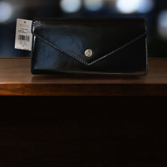 Michael Kors NWT Jet Set Travel Large Patent Envelope Wallet - Picture 8 of 8